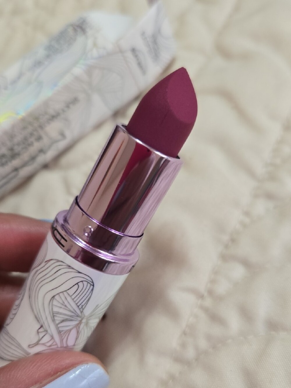 MAC Cosmetics Juiced Raspberry Silky Matte Lipstick in Iridescent White Case - Picture 4 of 9
